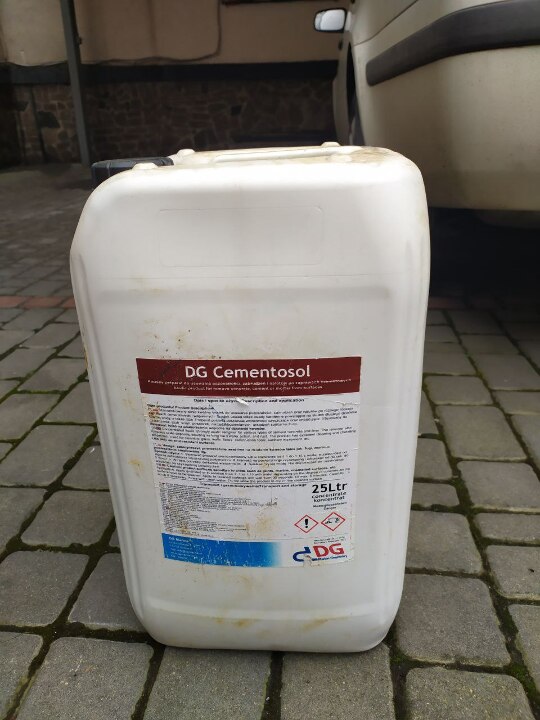 Хімічна речовина торговельної марки «DG Cementosol» 25 літрів, без ознак використання