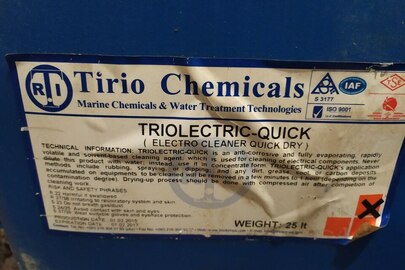 Хімічна речовина " TRIOLECTRIC-QUICK"  в кількості 2 каністри по 25 л кожна / 50 л, б/в