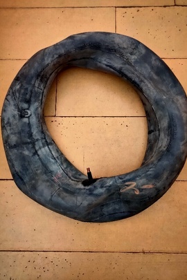 Конфісковане майно за рішенням суду: гумова камера для автомобільних коліс "УК-14-01", 1 шт., б/в