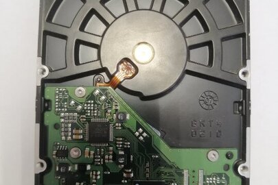 Конфісковане майно за рішенням суду: жорсткий диск марки «Samsung» model: HD642JJ, s/n: S1AFJDWQ200668 б/в