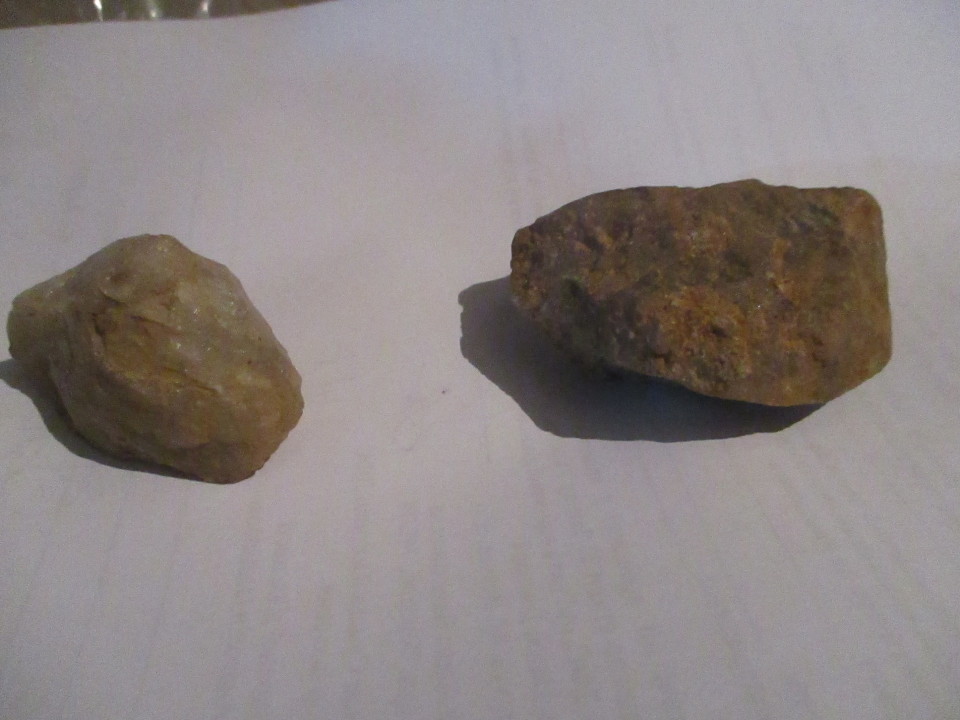 Уламки кварцу довільної форми, 131 шт.