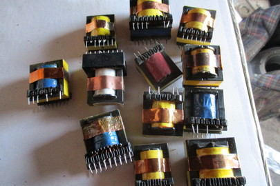 Трансформатори імпульсні до блоків живлення, різних форм і розмірів, 15 шт.