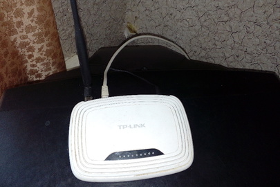 WiFi роутер марки "ТР-Link", білого кольору