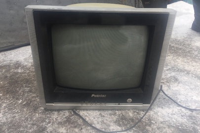 Телевізор марки "Patriot", сірого кольору