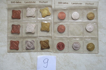 Жетони (монети) іноземних держав (міст) в колекційних файлах (монети із жовтого, білого та червоного металу), 17 жетонів (монет), 2 файли