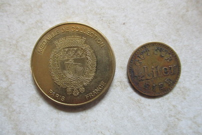 Жетони (монети) іноземних держав (міст) із жовтого металу, 2 жетони (монети)