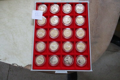 Монети Росії в колекційній коробці (монети із білого металу), номіналом 2 рубля, 20 монет, 1 коробка