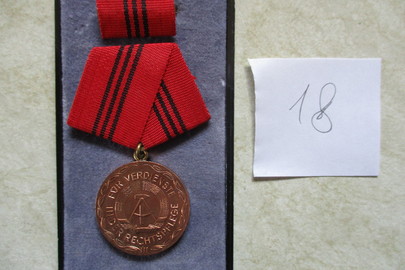 Медаль (нагрудний знак) НДР «FVR VERDIENSTE IN DER RECHTSPFLEGE» з колодочкою в коробці, 1 медаль, 1 колодочка, 1 коробка
