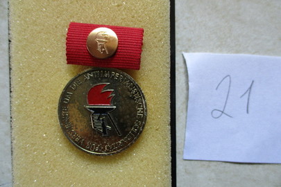 Медаль (нагрудний знак) НДР із зображенням факела, 1 медаль, 1 коробка
