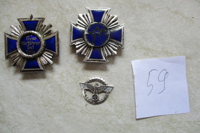 Хрести з білого металу із синьою емаллю з написом в центрі і окремою емблемою орла зі свастикою в крузі, 2 хрести, 1 емблема