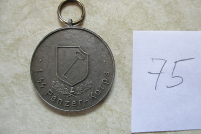 Знак круглої форми із зображенням ключа на фоні щита та написом «Panzer-Korps», 1 шт.