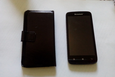 Мобільний телефон "Lenovo 516", з чохлом чорного кольору, б/в, з двома сім-картками та картою пам'яті на 8Gb