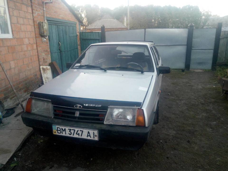 1/2 частина автомобіля ВАЗ 21093 (загальний легковий хетчбек-В), 1989 р.в., реєстраційний номер ВМ3747АІ, кузов № ХТА210930К0551577