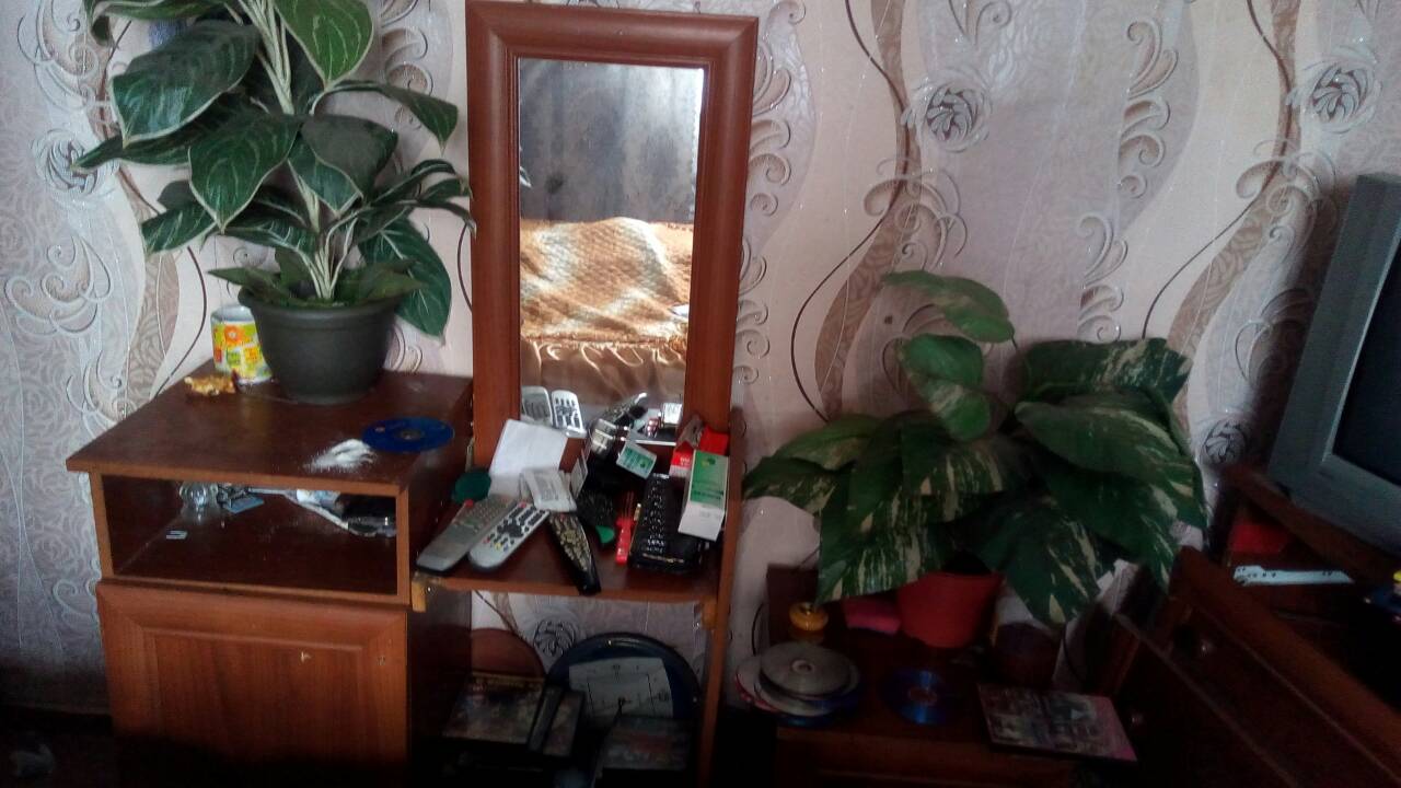 Косметичний столик з дзеркалом