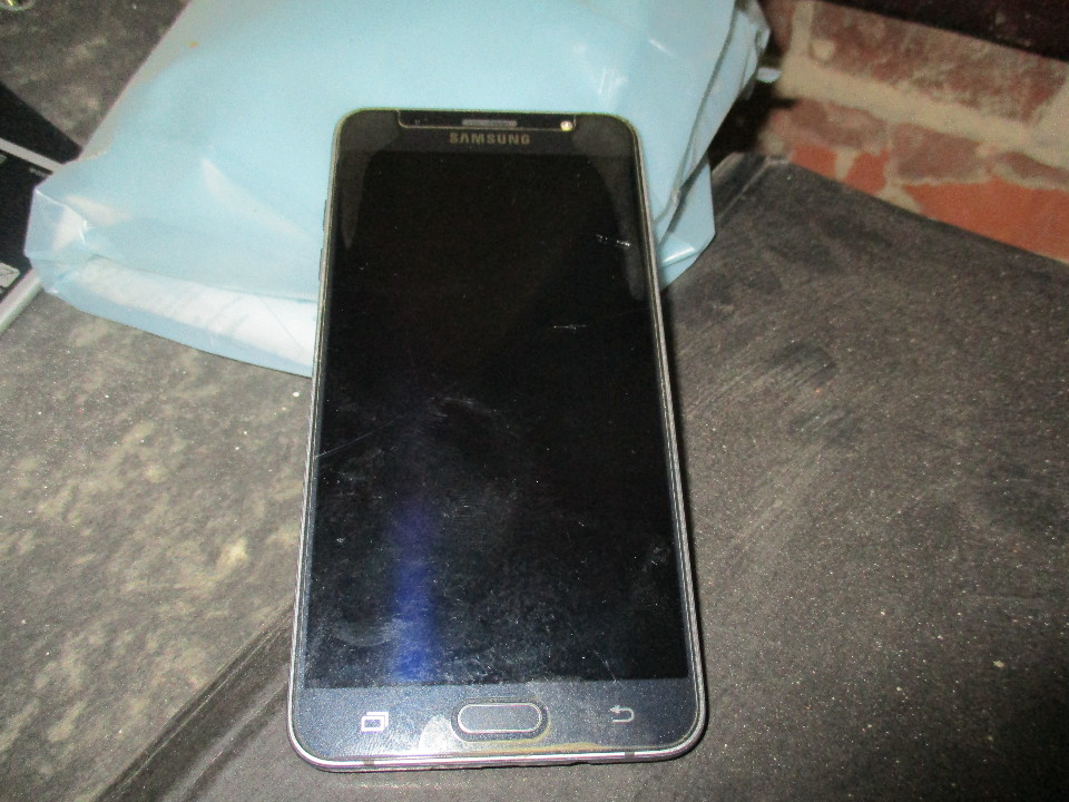 Мобільний телефон Samsung Galaxy SM-J710FN, чорного кольору, картка пам'яті на 8 GB Transcend