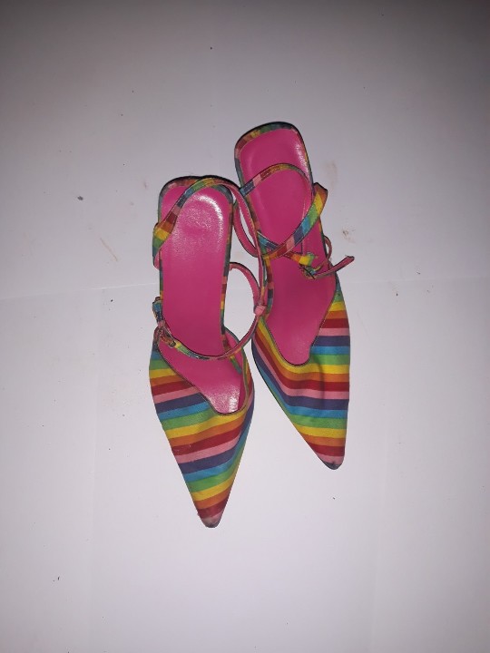 Туфлі жіночі, рожевого кольору, з довгим різнокольоровим носком, на підборах, б/в, одна пара
