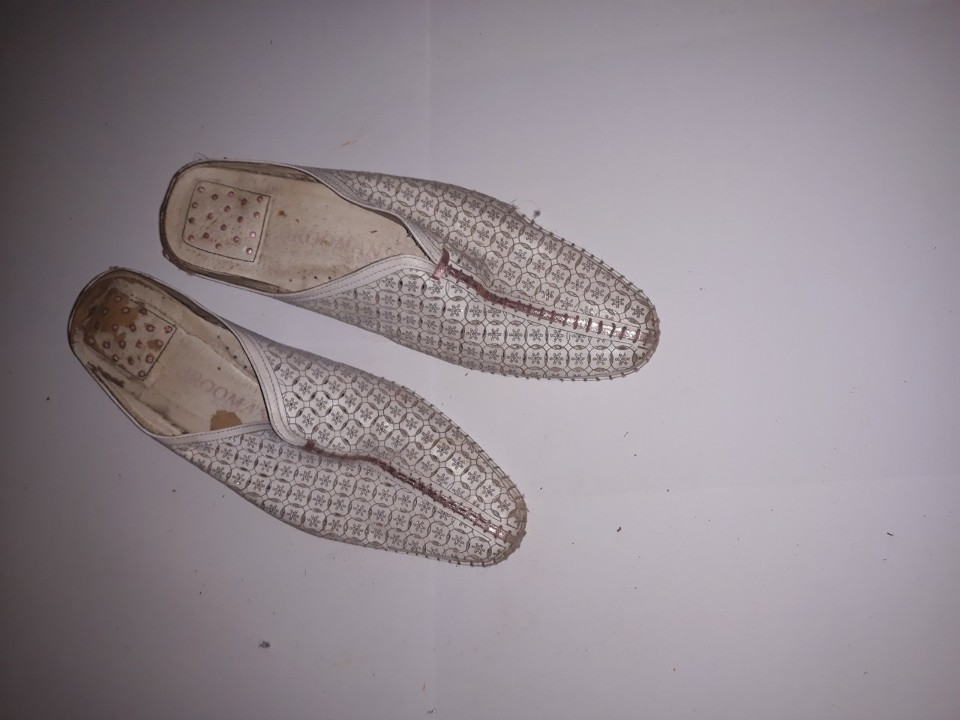 Туфлі жіночі, білого кольору, б/в, одна пара
