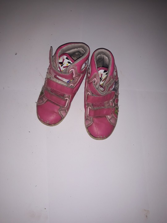 Ботинки дитячі, рожевого кольору, на застібках, б/в, одна пара