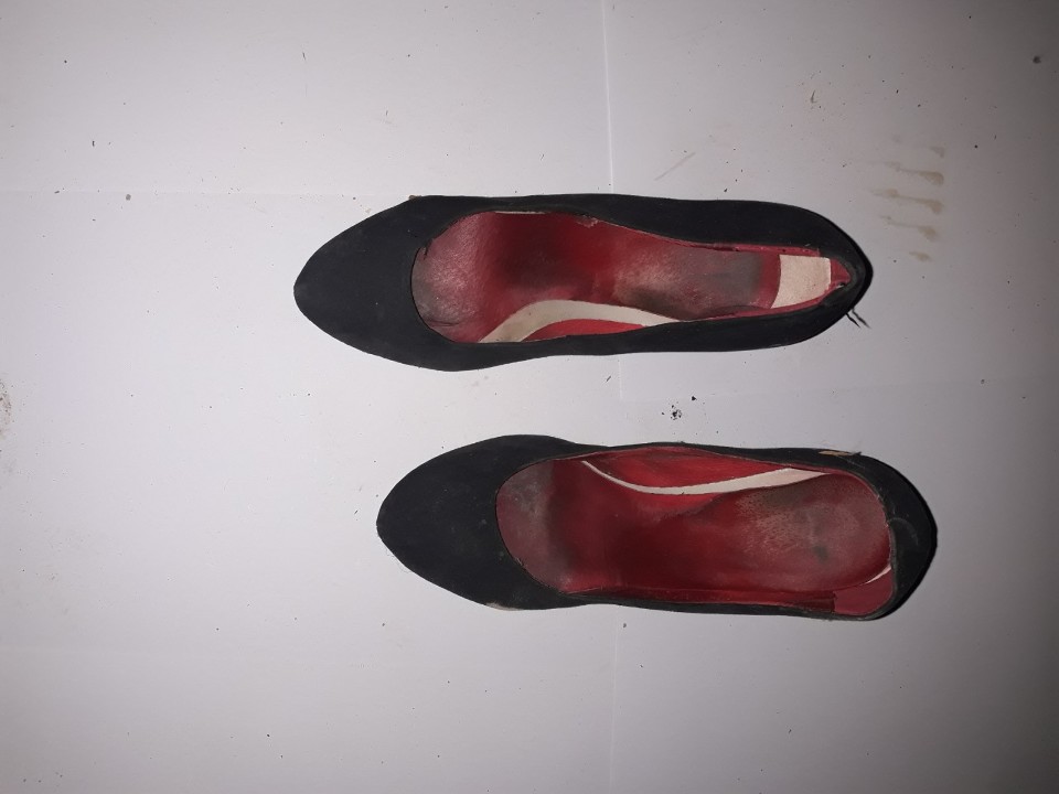 Туфлі жіночі, чорного кольору, на підборах, б/в, одна пара
