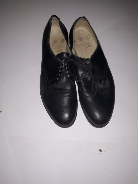 Туфлі чоловічі, чорного кольору, б/в, одна пара