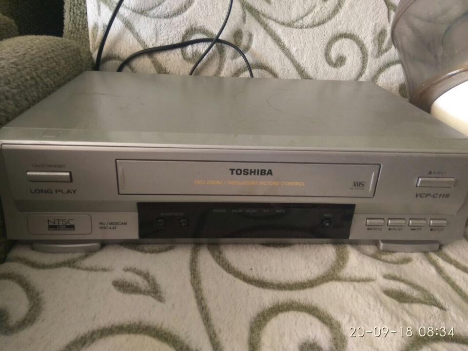 Відеомагнітофон касетний 