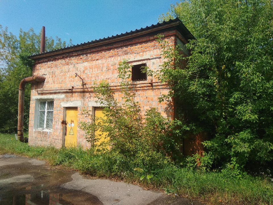 Нежитлова будівля загальною площею 57,6 м.кв., склодувна майстерня, буд. 37, інв. № 6497, що знаходиться за адресою: Сумська обл., м. Шостка, вул. Щербакова (Індустріальна), 1