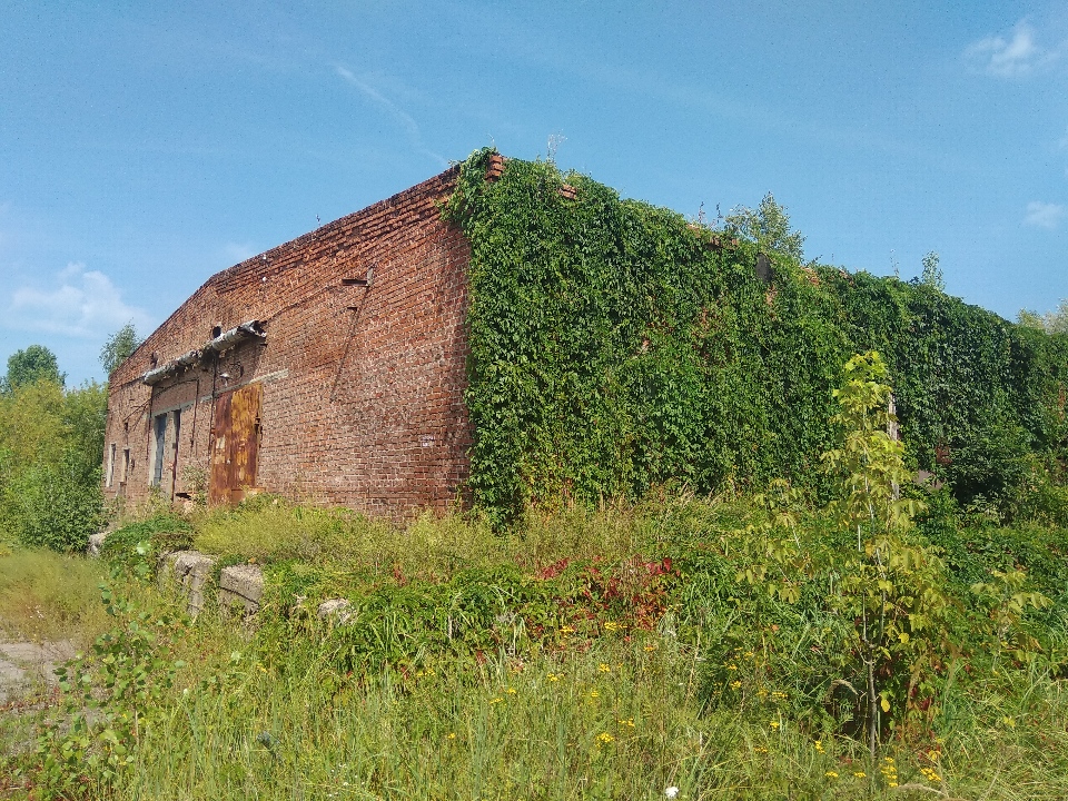 Нежитлова будівля загальною площею 171,9 м.кв., будівля відділення розмелювання піролюзиту, інв. № 11011, на схемі буд. 37, що знаходиться за адресою: Сумська обл., м. Шостка, вул. Щербакова (Індустріальна), 1