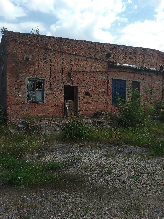 Нежитлова будівля загальною площею 1104,6 м.кв., склад сировини горючих матеріалів, буд. 41, інв. № 11003, літера 