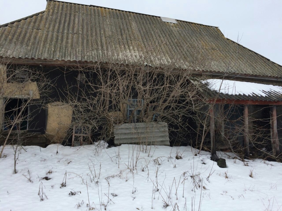 Житловий будинок заг.пл. 53,4 м.кв. з надвірними будівлями та спорудами та зем.ділянка площею 0,2500 га, кадастровий № 5920984100:02:000:0126, що знаходиться за адресою: Сумська обл., Буринський р-н, с. Ігорівка, вул. Перемоги, 34