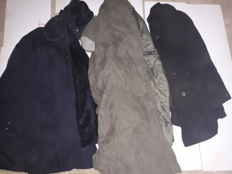 Куртка чоловіча, чорного кольору, б/в, 1 шт. Куртка чоловіча, бежевого кольору, б/в, 1 шт. Пальто чоловіче, чорного кольору, б/в, 1 шт.