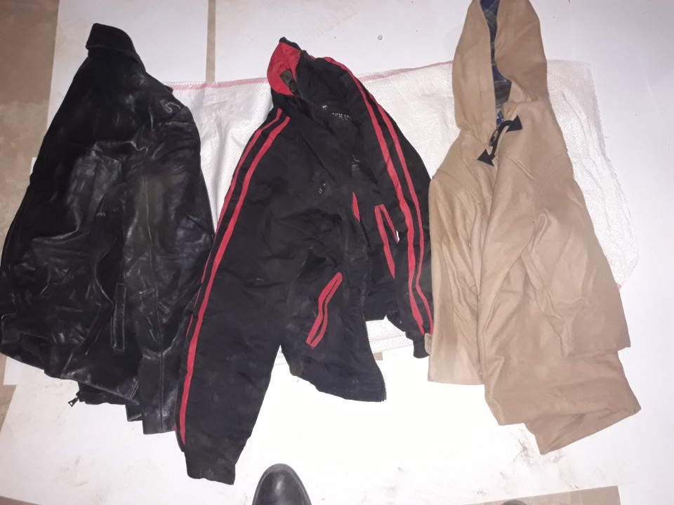 Куртка дитяча, шкіряна, чорного кольору, б/в, 1 шт. Куртка дитяча, з червоними полосками, чорного кольору, б/в, 1 шт. Куртка дитяча, бежевого кольору, б/в, 1 шт.