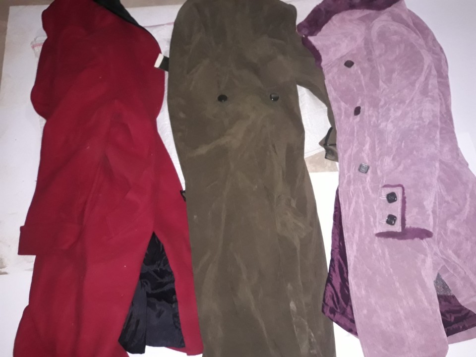 Пальто жіноче, червоного кольору, б/в, 1 шт. Пальто жіноче, темно-зеленого кольору, б/в, 1 шт. Пальто жіноче, рожевого кольору, б/в, 1 шт.