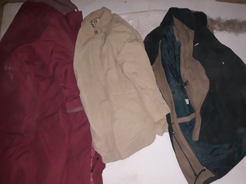 Пальто жіноче, бордового кольору, б/в, 1 шт. Куртка жіноча, бежевого кольору, б/в, 1 шт. Куртка жіноча, зеленого кольору, б/в, 1 шт.