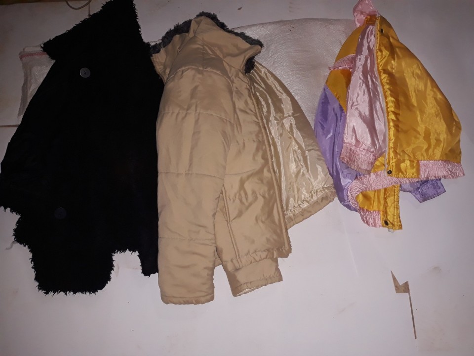Куртка дитяча, рожевого кольору, б/в, 1 шт. Куртка дитяча, бежевого кольору, б/в, 1 шт. Шуба дитяча, чорного кольору, б/в, 1 шт.