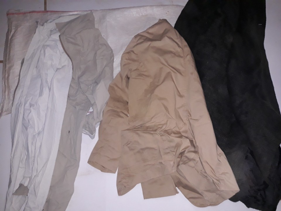 Пальто жіноче, чорного кольору, б/в, 1 шт. Куртка жіноча, білого кольору, б/в, 1 шт. Куртка жіноча, бежевого кольору, б/в, 1 шт.