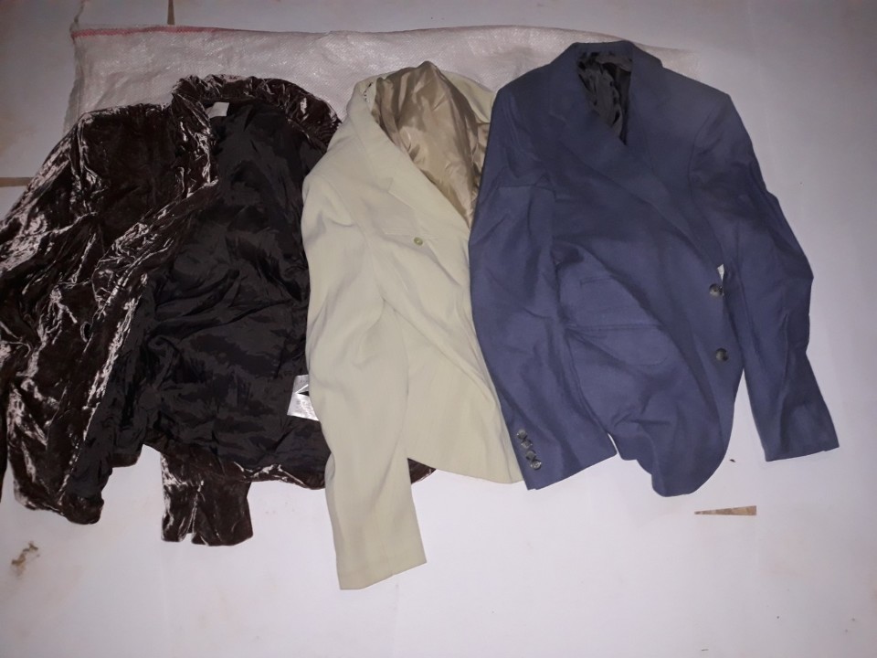 Піджак жіночий, вельветовий, коричневого кольору, б/в, 1 шт. Піджак жіночий, світло-зеленого кольору, б/в, 1 шт. Піджак жіночий, синього кольору, б/в, 1 шт.