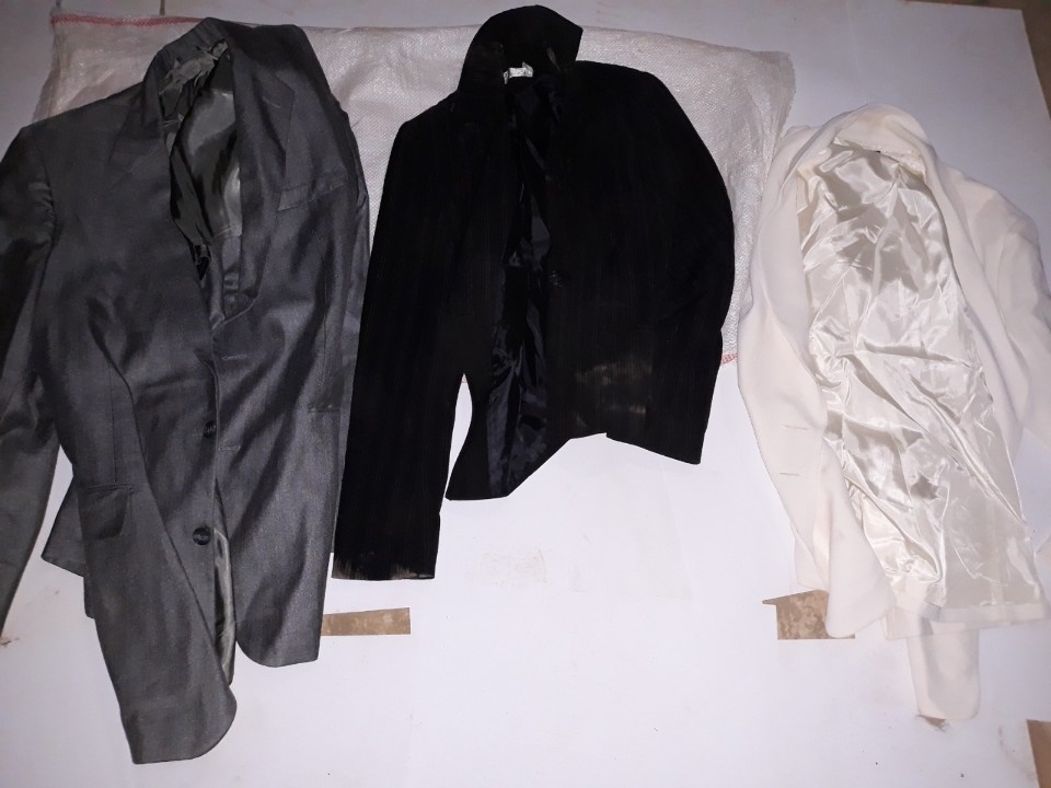 Піджак жіночий, білого кольору, б/в, 1 шт. Піджак жіночий, чорного кольору, б/в, 1 шт. Піджак чоловічий, сірого кольору, б/в, 1 шт.