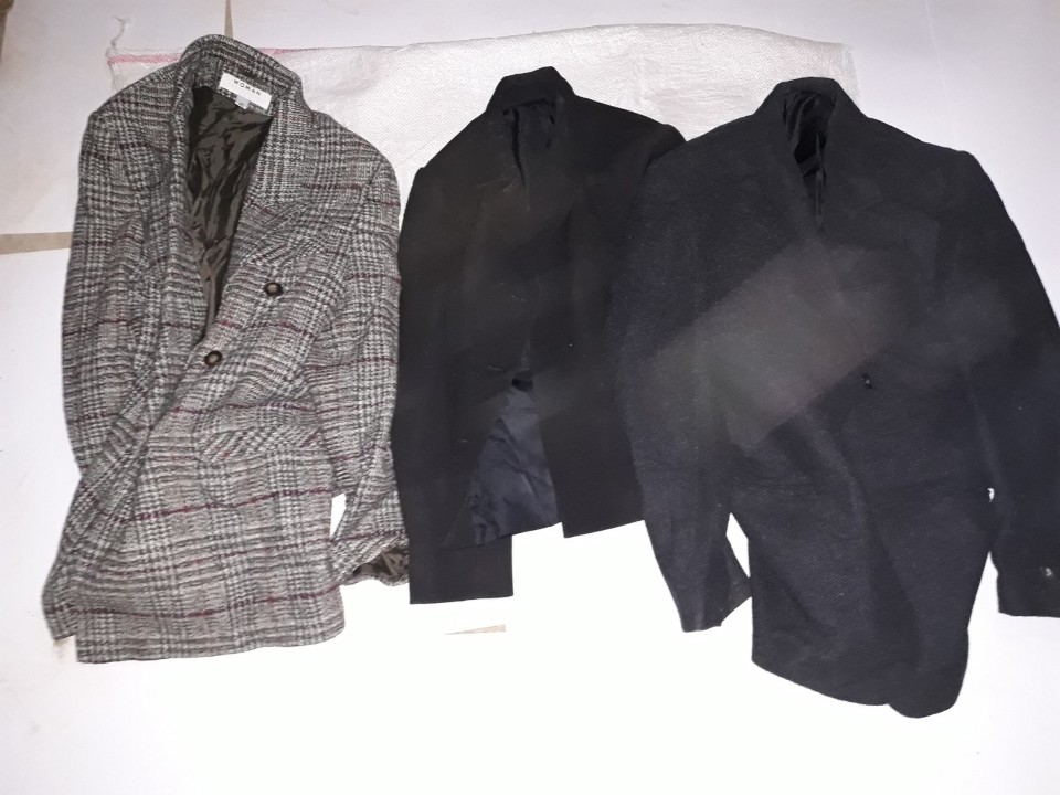 Піджак чоловічий, у клітинку, чорного кольору, б/в, 1 шт. Піджак чоловічий, чорного кольору, б/в, 1 шт. Піджак чоловічий, чорного кольору, б/в, 1 шт.