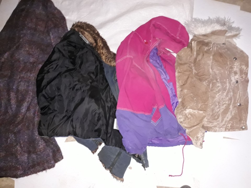 Куртка жіноча, джинс, б/в, 1 шт. Пальто жіноче, малинового кольору, б/в, 1 шт. Куртка жіноча, рожевого кольору, б/в, 1 шт. Куртка жіноча, бежевого кольору, б/в, 1 шт.