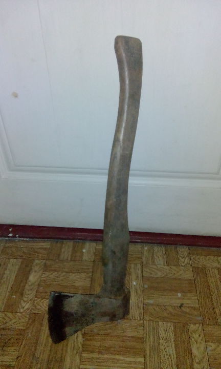 Сокира з дерев'яною рукояткою, 1 шт.