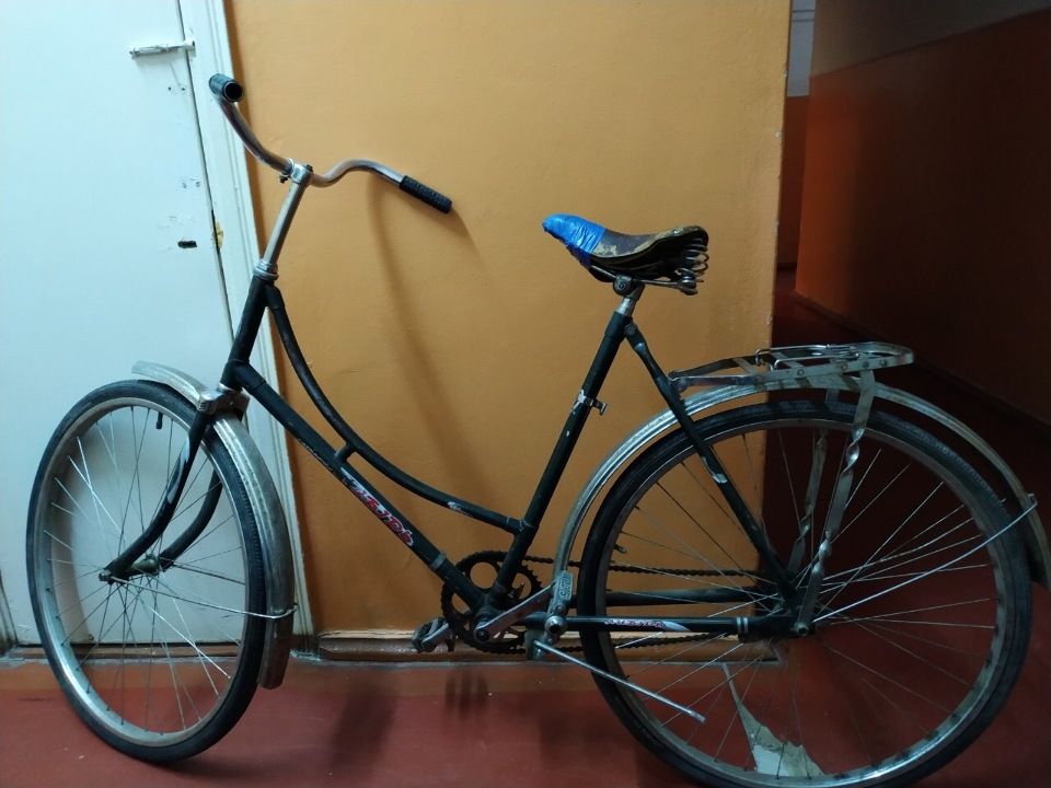 Велосипед чорного кольору, б/в