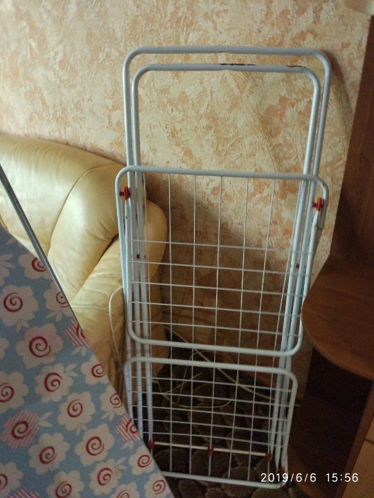 Сушарка для білизни білого кольору, металева, б/в