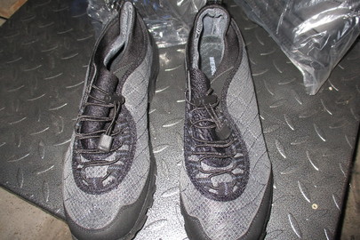 Чоловіче взуття (кросівки), 13 пар