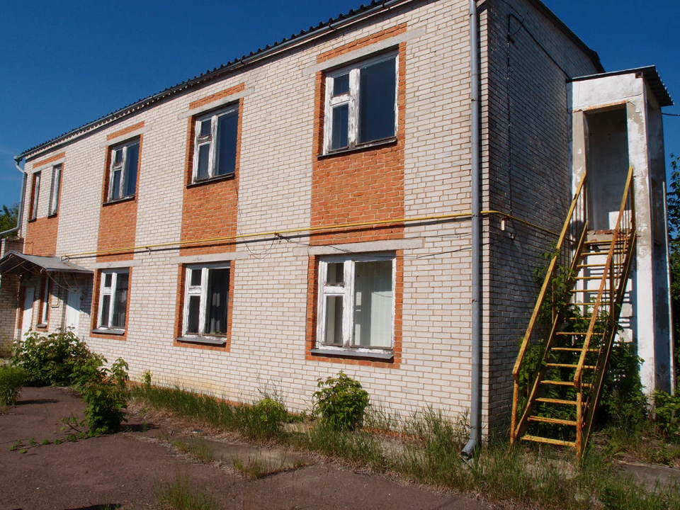 Нежитлова будівля сховища з АПК літ. Е-ІІ загальною площею 527,2 м.кв., що знаходиться за адресою: Сумська обл., Сумський р-н, с. Стецьківка, вул. Заводська, 1
