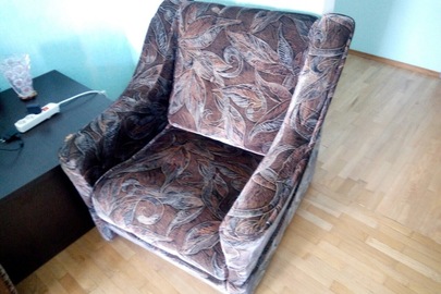 Крісло коричневого кольору