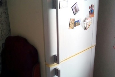 1/2 частина холодильника "Samsung RL23DATW", білого кольору, в робочому стані, б/в