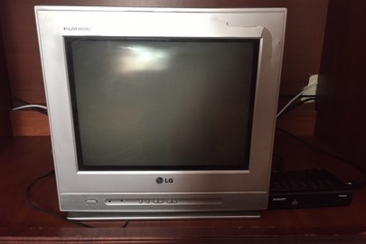 Телевізор марки LG FLATRON, сірого кольору, робочий стан не перевірявся, б/в