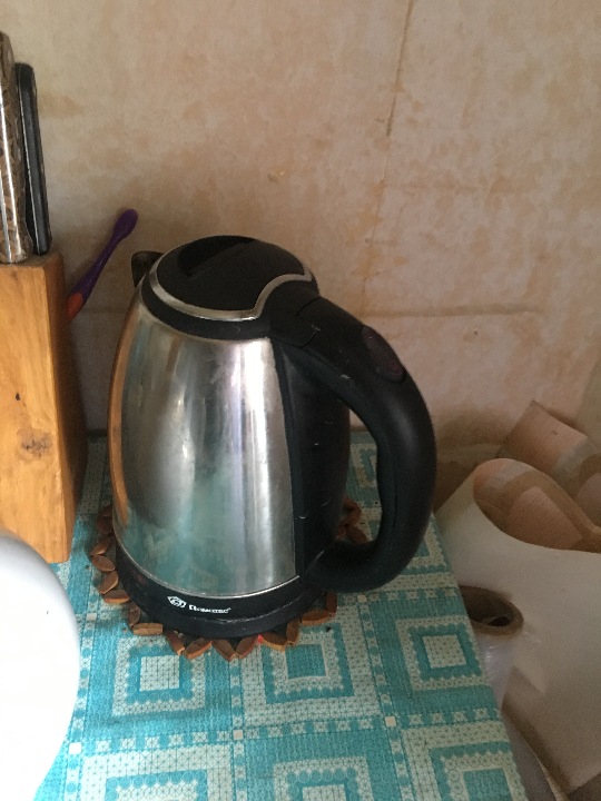 Чайник електричний, сірого кольору