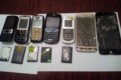 Мобільні телефони без с/н та маркувань, у пошкодженому стані, у кількості 7 шт.