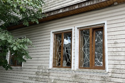 1/4 частина житлового будинку загальною площею 129,6 кв.м з надвірними будівлями та спорудами по вул. Бандурченка Олега, буд.10 м. Ічня Прилуцький район Чернігівська область